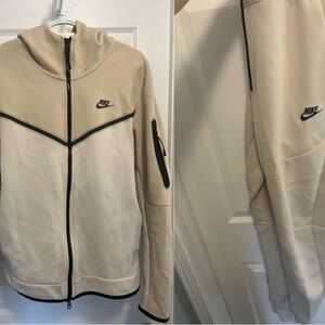 Beige Nike tech